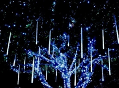 Сверкающие сосульки и яркий футбольный мяч обойдутся ростовскому бюджету в 2,1 миллиона рублей