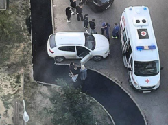 В Ростове на Суворовском в машине нашли мертвого мужчину в неестественной позе