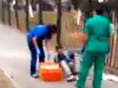 Незадачливый водитель «Жигулей» врезался в железное ограждение школы в Ростове