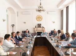 Банк и вуз объединились для обучения экономистов работе с ИИ