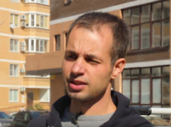У нас течет подвал, а застройщик получает грамоту от главы администрации! - Константин Орлов