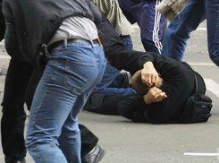 Сотрясение мозга получил мужчина в массовой драке на День города в центре Ростова