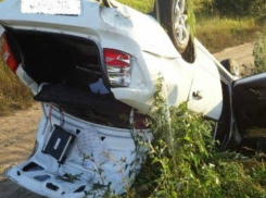 Молодая «гонщица» на «Ладе» разбилась в своем перевернутом авто на трассе под Ростовом