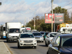 Из-за легкого ДТП умерло движение на улице Вавилова в Ростове