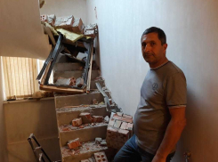 При сносе самостроя в Ростове серьезно пострадали соседние жилые дома