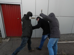 Разбойное нападение с избиением прохожего в Ростовской области совершили двое друзей