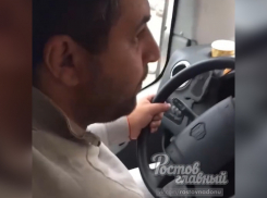 Водитель ростовской маршрутки из-за денег подрался с пассажиром