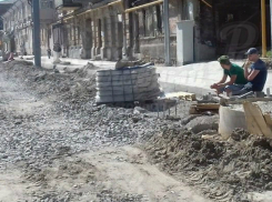 «Заслужили»: жарившие шашлык на рабочем месте строители вызвали одобрение у жителей Ростова