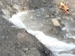 Косорукие рабочие устроили водный апокалипсис на нескольких улицах в Ростове