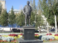 В Ростове установят три памятника известным донским писателям