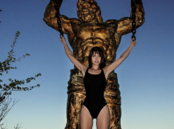 Ростовская звезда «Playboy» Мария Лиман приковала себя к крутому мускулистому мачо	