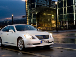 Экс-губернатора Ростовской области  Чуба будут возить на элитном Lexus