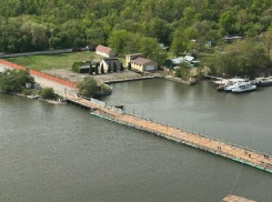 В Ростове собрали понтонный мост на Зеленый остров 