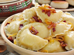 Стекло в варениках с сюрпризами попалось ростовчанину