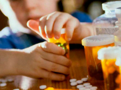 Двухлетний мальчик попал в реанимацию, отравившись бабушкиными таблетками от шизофрении в Ростове