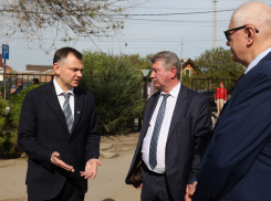 Юрий Слюсарь посетил проблемные объекты Батайска и оценил ход ремонтных работ