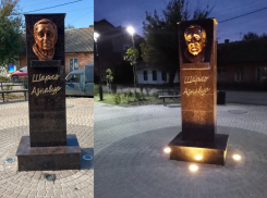 В Ростовской области установили памятник французскому композитору Шарлю Азнавуру