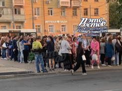 В Ростове-на-Дону выстроились гигантские очереди на автобус