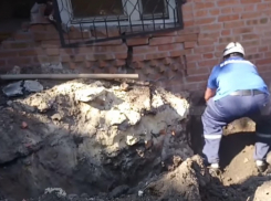 Два подростка пострадали при обрушении стены частного дома в Новочеркасске