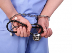 Сто тысяч рублей за матрас, белье и баночку крема вынудили заплатить жительницу Ростова в медцентре