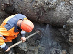 На Зоологической перекрыто движение, устраняют порыв водовода