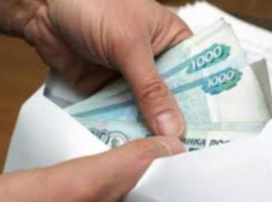 За выдворение знакомого из России ростовчанин «заплатил» приставу 65 тысяч рублей 