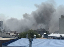 В центре Ростова полыхает гигантский пожар
