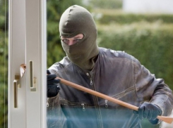 Серию похищений оружия и драгоценностей из домов Ростовской области совершил рецидивист