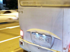 Агрессивный маршрутчик материл пассажиров и бросал им в головы бутылки в Ростове