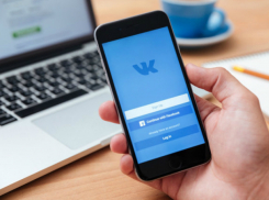 Обнаженными снимками в соцсети стала терроризировать ростовчанку новая виртуальная подруга