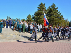 В Ростове возложили цветы и венки к мемориалу «Павшим войнам»
