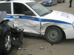 Пьяный капитан ГИБДД протаранил остановившийся на светофоре автомобиль полиции в Ростове