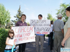 В Белой Калитве горожане вышли на митинг против строительства кафе в городском сквере