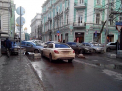 Ростовчане: Соборный стал местом для парковки, а не пешеходной зоной!