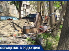 «Здесь настоящее гетто»: ростовчане требуют от чиновников привести их двор в порядок 