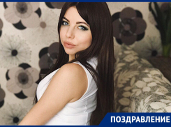Талантливую Яну Шубникову с днем рождения поздравляет подруга 