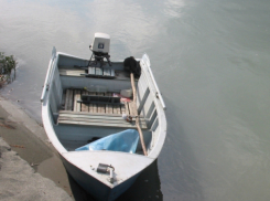 Смелую женщину в лодке «отрезала» разбушевавшаяся стихия на острове в Ростовской области