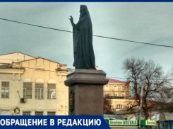 Ростовчанку возмутил кричащий словно коршун памятник святому Димитрию на Соборной площади