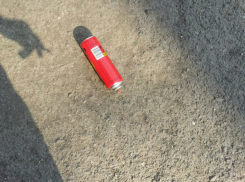 Житель Ростова сбросил металлический баллончик с многоэтажки на курящую мать с коляской