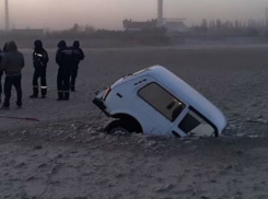 «Нива» с водителем провалилась под лед в Таганрогском заливе