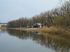 Пляж на Зеленом острове в Ростове начали готовить к купальному сезону