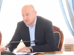 Устраивал праздники и построил дорогу для дачников депутат Иванов