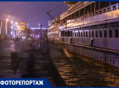 В Ростове из-за ураганного ветра на несколько метров поднялся уровень Дона