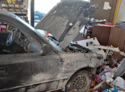 В Ростове три человека пострадали из-за столкновения автомобиля и здания АЗС