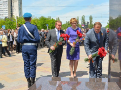 В Ростове на Аллее роз открыли памятник Солдатам Победы 