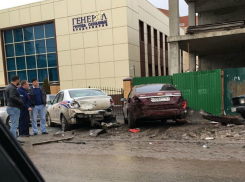 Массовое столкновение автомобилей в Ростове сняли на видео