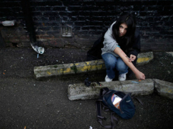 Девушка выкопала «закладку» с крупной партией наркотика на промбазе в Ростове