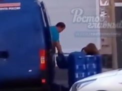 «Бережная доставка посылок от «Почты России» попала на видео в Ростове