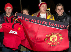Опубликованы фото и видео поразившей Жозе Моуриньо бурной ночной атаки ростовских фанатов «МЮ»
