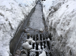 В Одоевском переулке Ростова-на-Дону открытая канализация травит местных жителей
